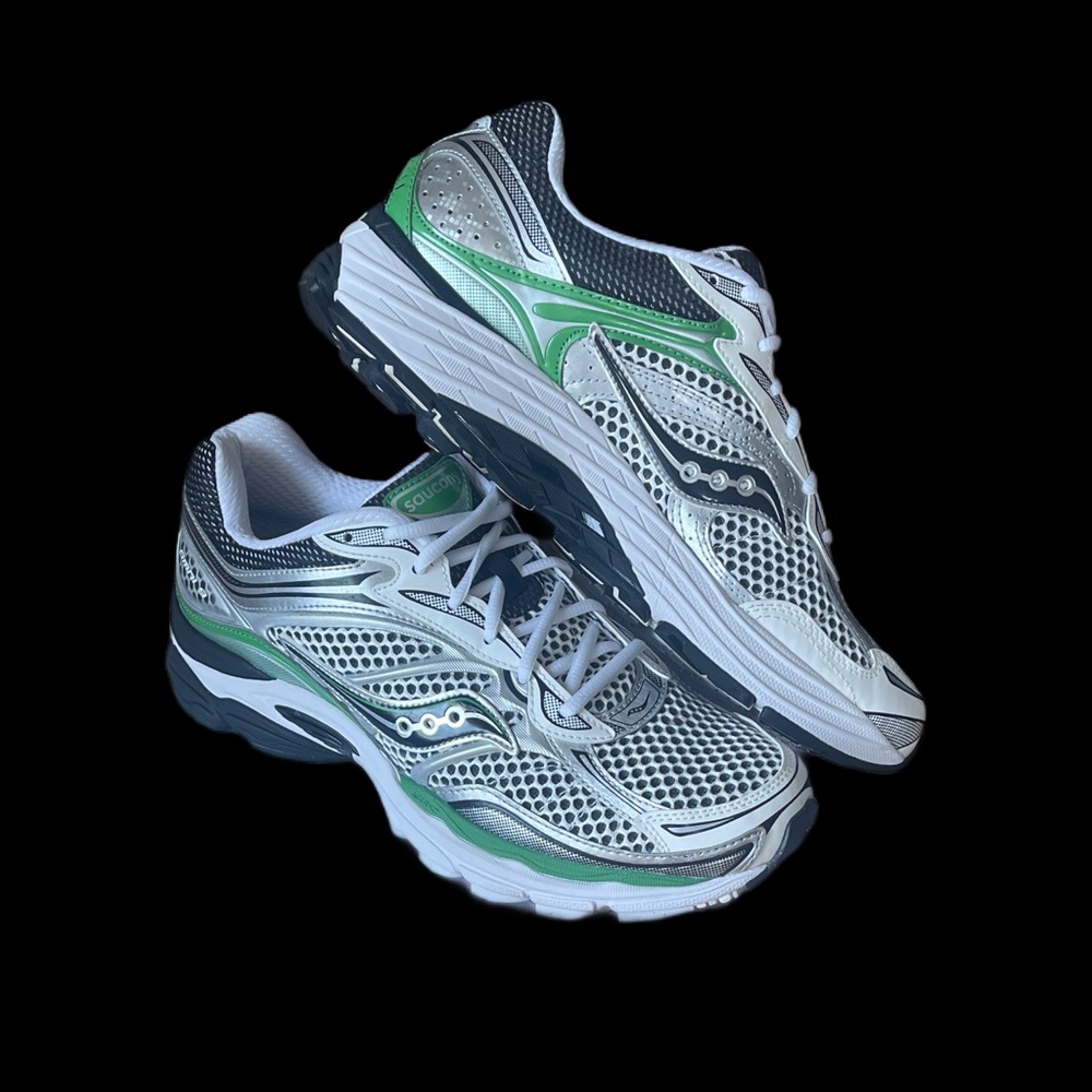 Saucony PROGRID OMNI 9 Silver/Green Men’s size 11 Lifestyle runners *NEW*